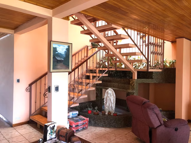Casa en Lomas de Ayarco: Gran Oportunidad a un Precio Inmejorable LCMP