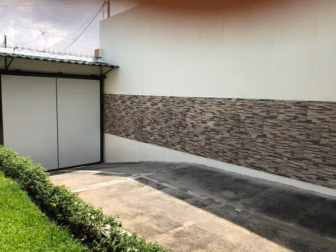 Casa en Lomas de Ayarco: Gran Oportunidad a un Precio Inmejorable LCMP