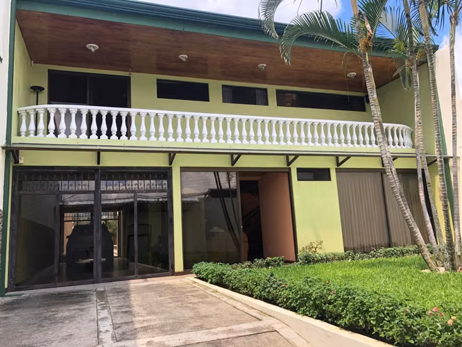 Casa en Lomas de Ayarco: Gran Oportunidad a un Precio Inmejorable LCMP