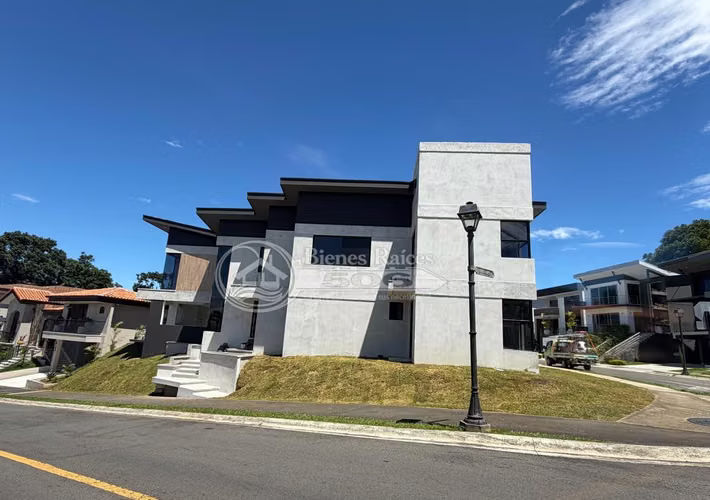 Casa para estrenar condominio Tierras de Café Heredia