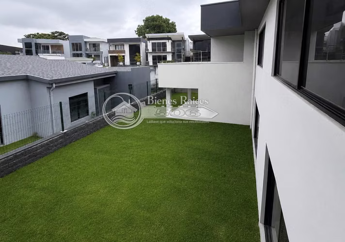 Casa para estrenar condominio Tierras de Café Heredia