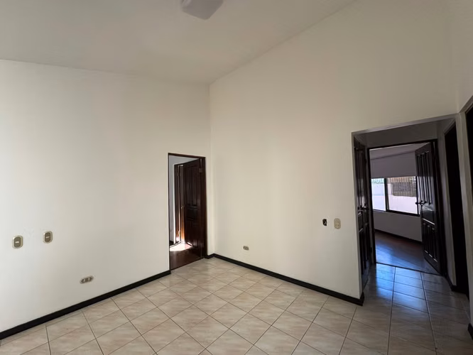 Alquiler de Casa en Condominio cerca del CRCC en Escazú