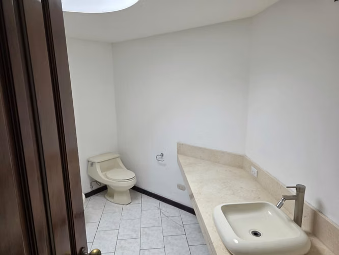 Alquiler de Casa en Condominio cerca del CRCC en Escazú