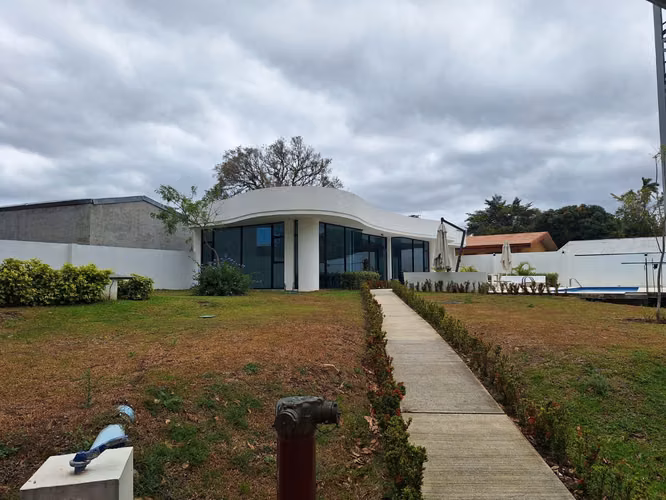 Alquiler de apartamento en Torre, San Rafael de Escazú.