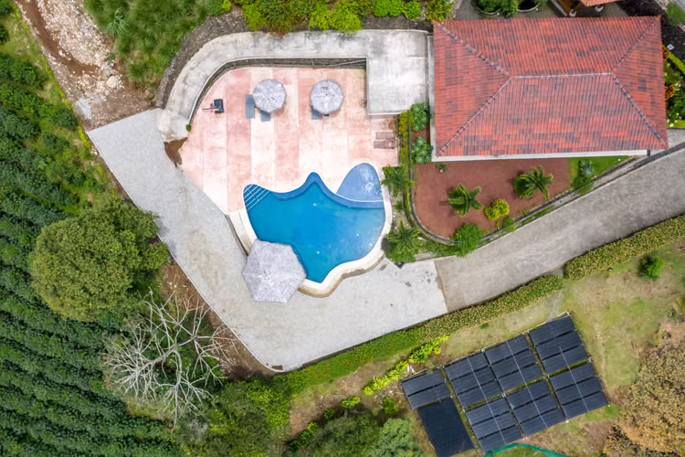 Casa Eucalipto en Residencial Oro Monte Naranjo con hermosas vistas