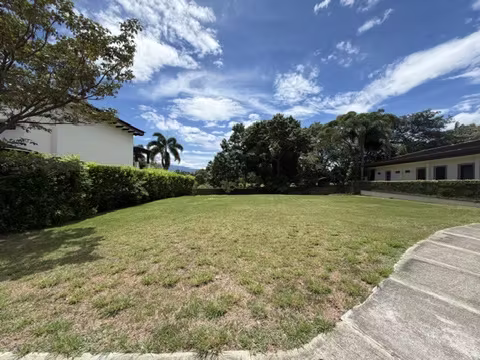 Terreno plano en venta en Piedades de Santa Ana | 660 m² Cod. EM508