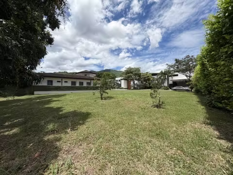 Terreno plano en venta en Piedades de Santa Ana | 660 m² Cod. EM508