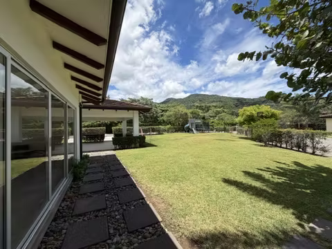 Terreno plano en venta en Piedades de Santa Ana | 660 m² Cod. EM508