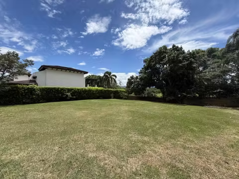 Terreno plano en venta en Piedades de Santa Ana | 660 m² Cod. EM508