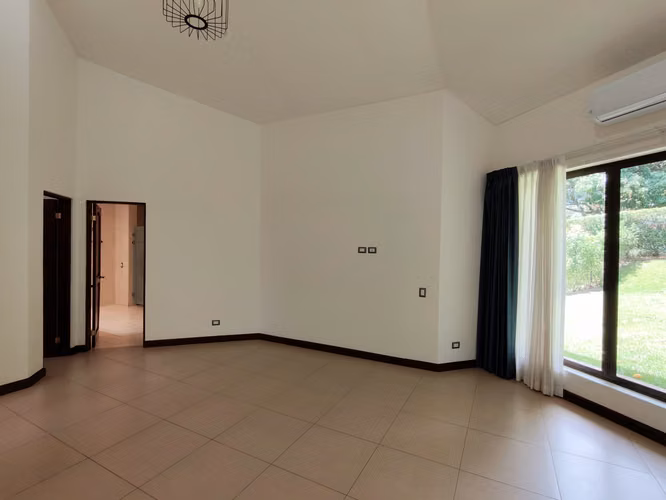 Se vende hermosa casa de 1 planta en Piedades de Santa Ana. - Imagen 10