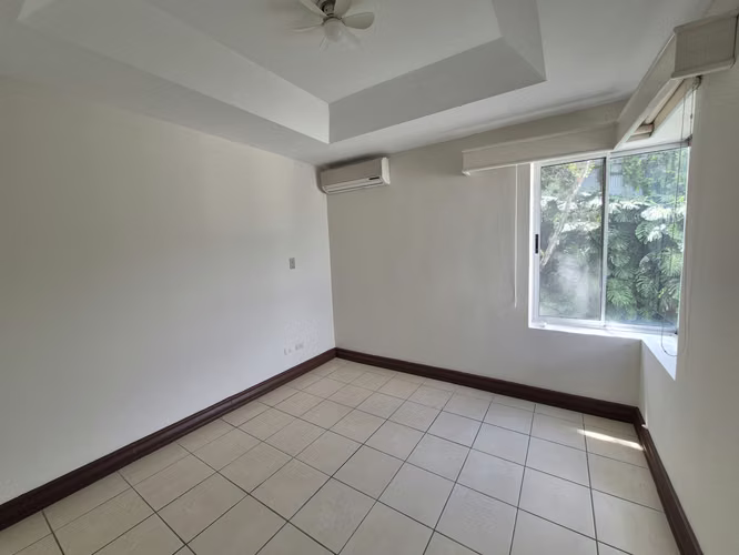 Casa independiente con amplio jardín en Condominio - San Pablo Heredia