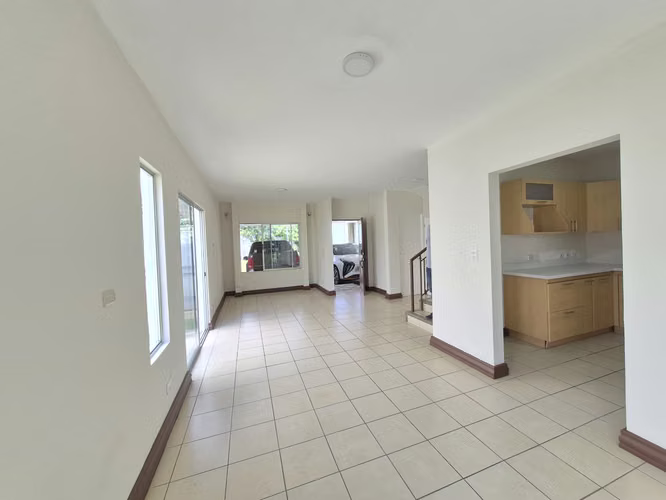 Casa independiente con amplio jardín en Condominio - San Pablo Heredia