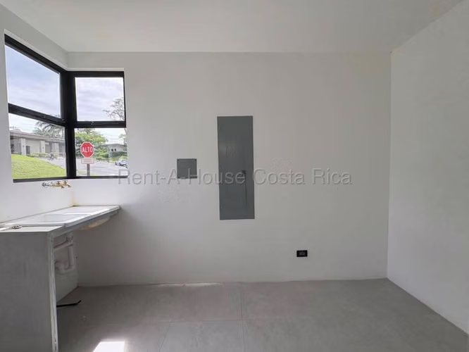 Venta de Casa para ESTRENAR en Ulloa-Heredia.