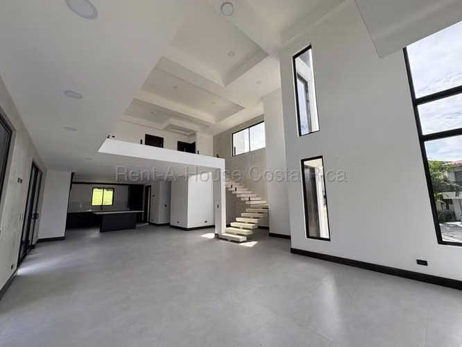 Venta de Casa para ESTRENAR en Ulloa-Heredia.