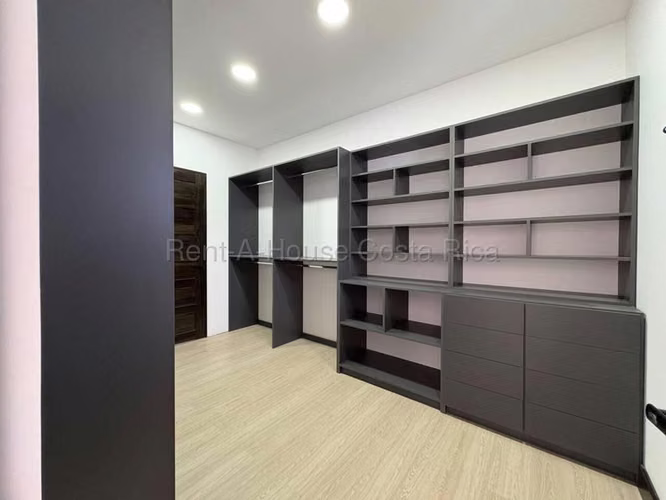 Venta de Casa para ESTRENAR en Ulloa-Heredia.