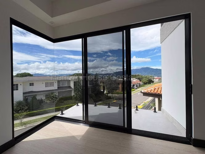 Venta de Casa para ESTRENAR en Ulloa-Heredia.