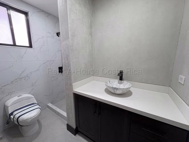 Venta de Casa para ESTRENAR en Ulloa-Heredia.