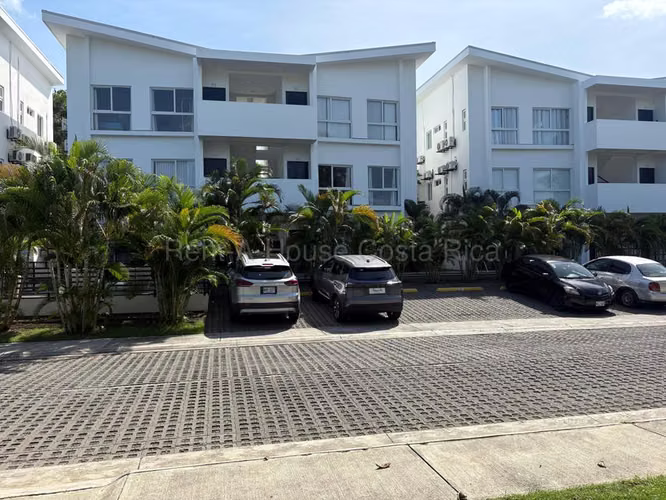 Alquiler de Apartamento AMUEBLADO en Jacó-Garabito.