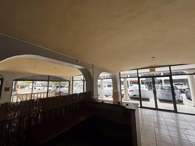 Local comercial 140m2 + 20m2 de terraza San Rafael de Escazú parqueo seguridad - Imagen 14