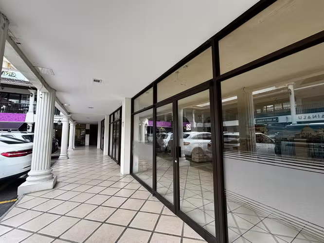 Local comercial 140m2 + 20m2 de terraza San Rafael de Escazú parqueo seguridad - Imagen 3