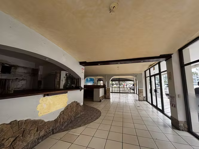 Local comercial 140m2 + 20m2 de terraza San Rafael de Escazú parqueo seguridad - Imagen 4