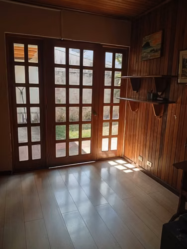 Sabana Sur  Se vende Casa esquinera de un piso. zona tranquila y segura
