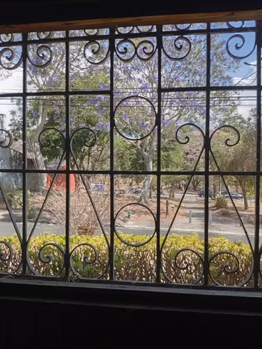 Sabana Sur  Se vende Casa esquinera de un piso. zona tranquila y segura