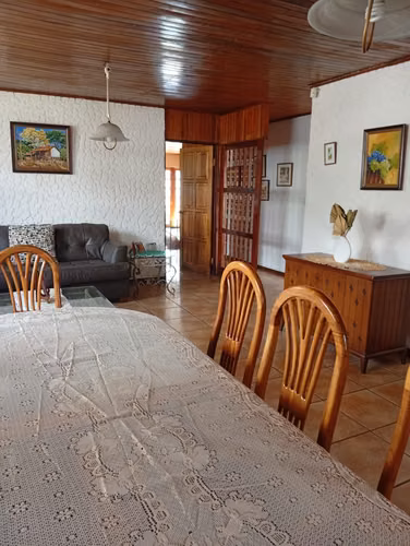 Sabana Sur  Se vende Casa esquinera de un piso. zona tranquila y segura