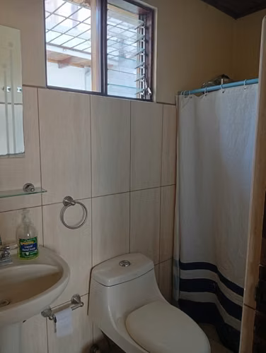 Sabana Sur  Se vende Casa esquinera de un piso. zona tranquila y segura