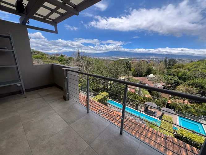 Casa moderna de 4 habitaciones con línea blanca, jardín y hermosa vista – Por la Paco