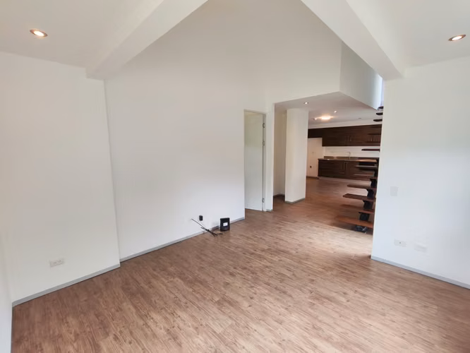 Se alquila hermoso apartamento tipo loft en Brasil de Santa Ana.