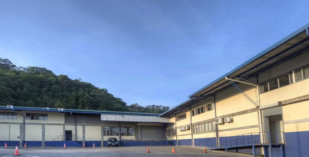 Large Warehouse for Lease ID6070