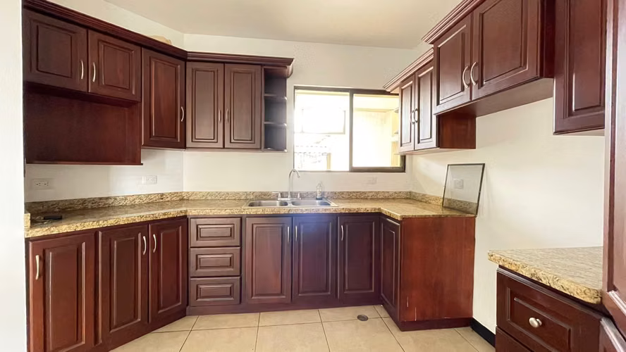 Grecia Centro. Residencial la Guaria. Hermosa Casa