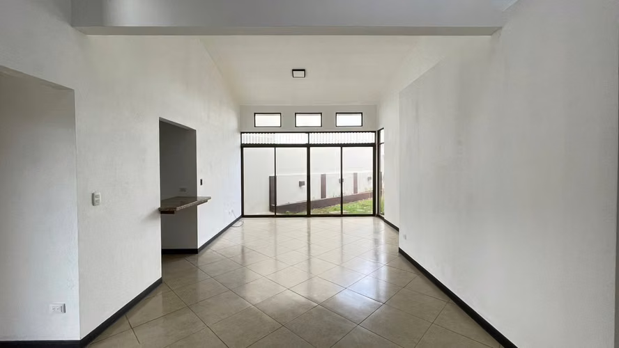 Grecia Centro. Residencial la Guaria. Hermosa Casa