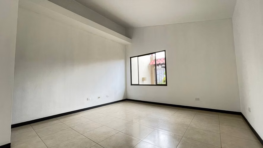 Grecia Centro. Residencial la Guaria. Hermosa Casa