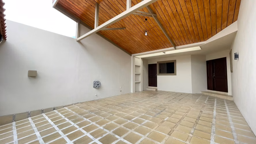 Grecia Centro. Residencial la Guaria. Hermosa Casa