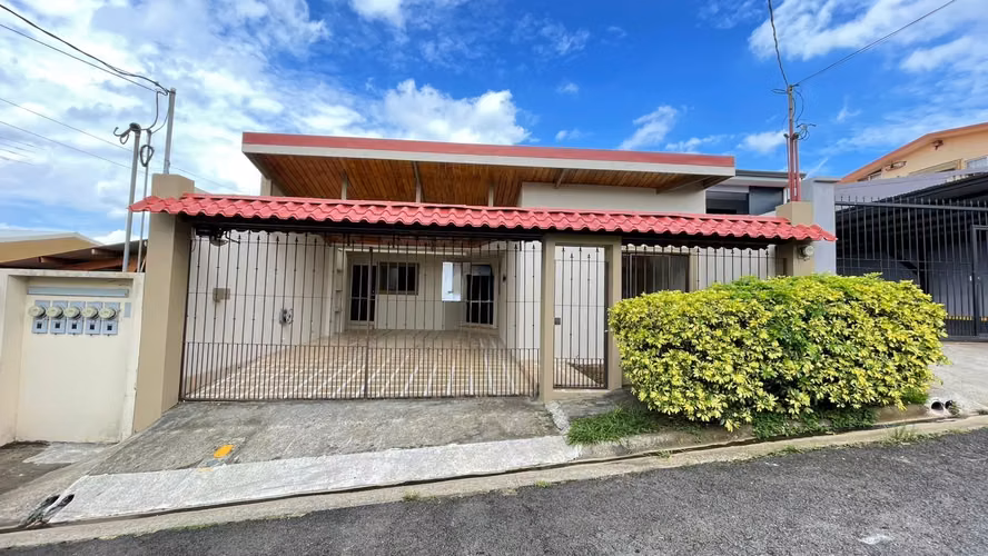 Grecia Centro. Residencial la Guaria. Hermosa Casa