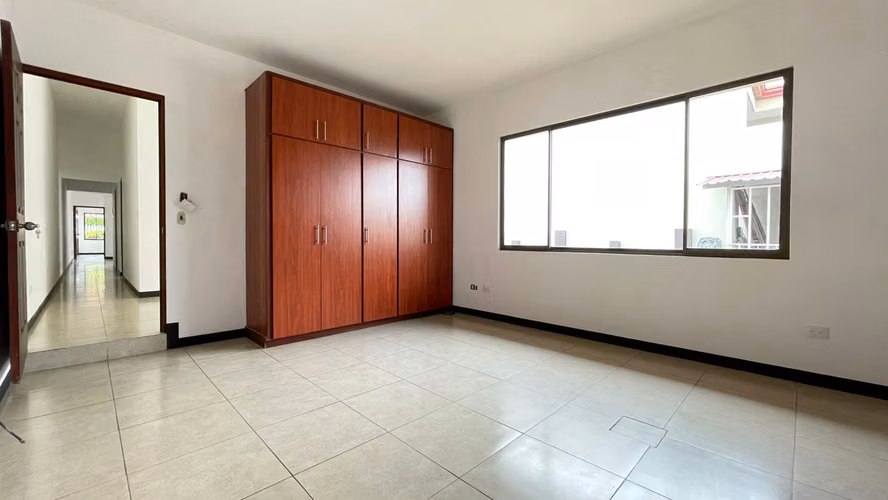 Grecia Centro. Residencial la Guaria. Hermosa Casa