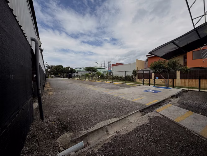 LOCAL COMERCIAL - HEREDIA SAN JOAQUÍN DE FLORES