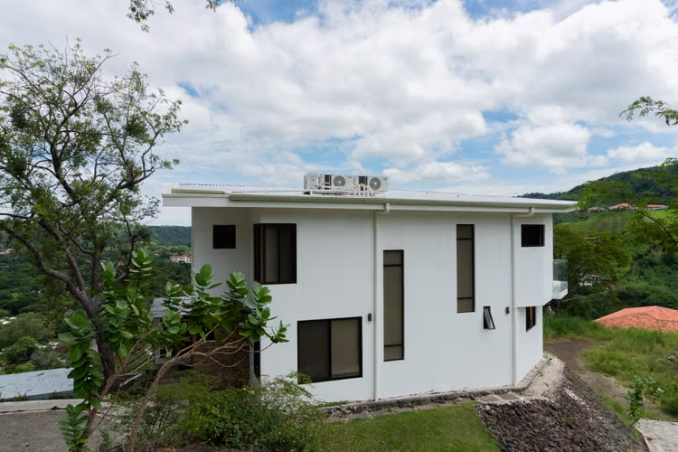 Casa Moderna con Vistas a la Montaña y al Mar- Coco Bay Estates