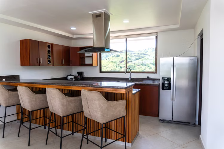 Casa Moderna con Vistas a la Montaña y al Mar- Coco Bay Estates