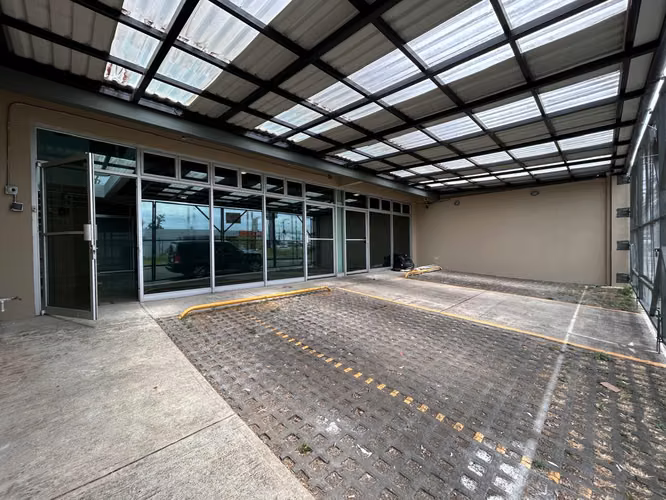 Local Comercial, Área 300m2, Zapote circunvalación