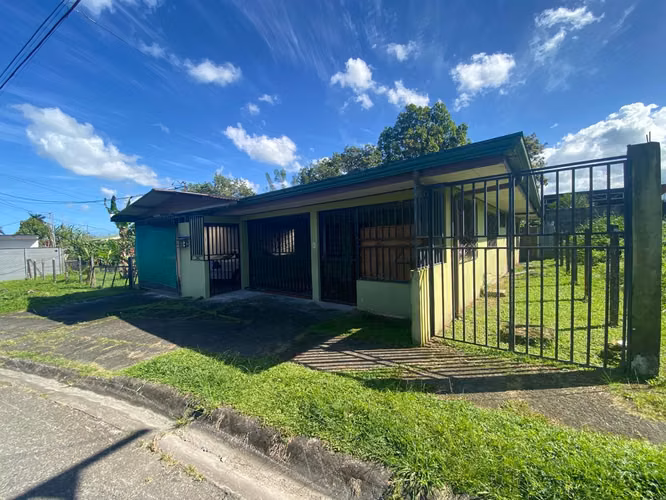 Vendo casa en Guápiles, en Residencial Palma Dorada, excelente ubicación
