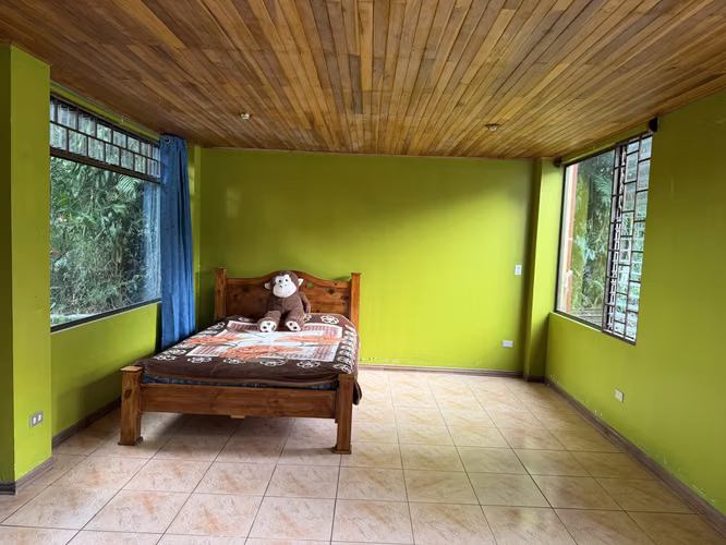 Vendo casa en Ángeles de San Rafael, Heredia. Propiedad 2.000 m2 con casa amplia - Imagen 19