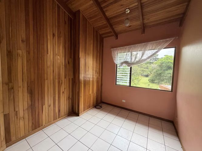 Vendo casa en Ángeles de San Rafael, Heredia. Propiedad 2.000 m2 con casa amplia - Imagen 11