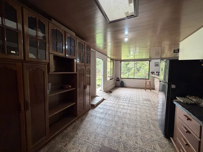 Vendo casa en Ángeles de San Rafael, Heredia. Propiedad 2.000 m2 con casa amplia - Imagen 8