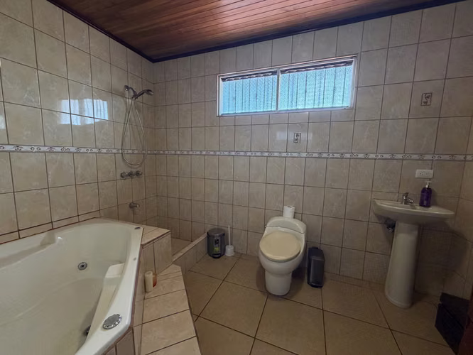 Vendo Casa en San Pablo, Heredia. Residencial Las Flores, muy amplia en construcción y zonas verdes - Imagen 19