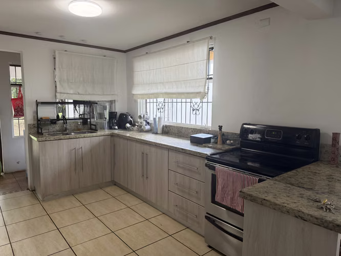 Vendo Casa en San Pablo, Heredia. Residencial Las Flores, muy amplia en construcción y zonas verdes - Imagen 9