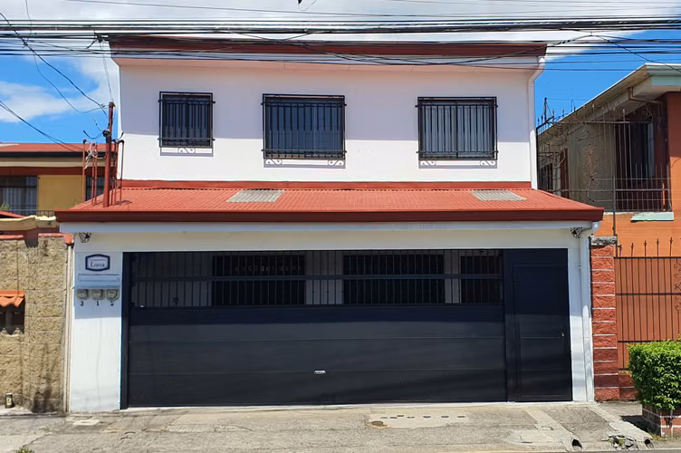 Apartamento con Servicios Incluidos  (SIN PARQUEO)