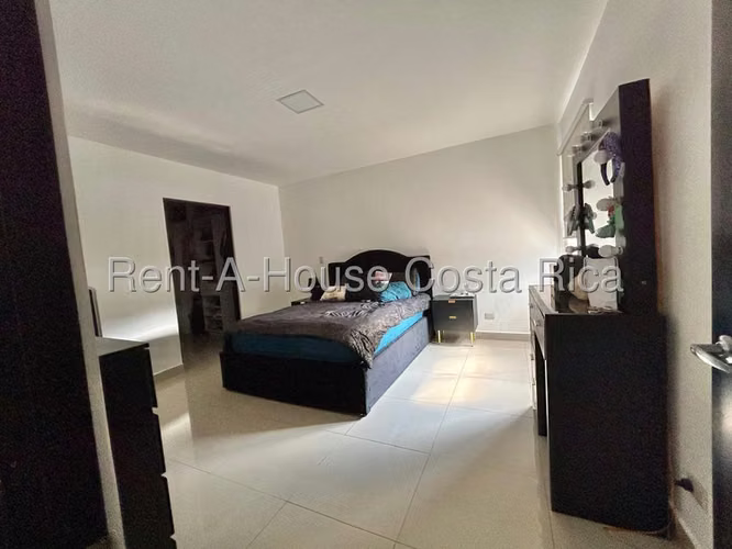 Venta de Apartamento en LA AURORA de Alajuelita, San José.